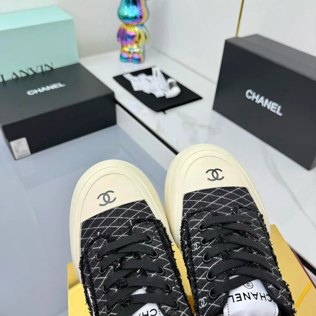 👟👟Ex-factory price 600👟👟 Chanel bread shoes ~ original calfskin panda shoes Chanel 25C latest hot style panda black and white sports shoes casual sneakers Xiaoxiang hot item classic black and white panda color coco girls must pay Fabric: original custom mixed sheepskin lining: original imported breathable mesh lining outsole: Original molded rubber + TPU combination Size: Women's 35-41 Buy now👉